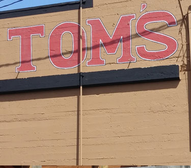 3871 SE Division St.: Tom's Restaurant